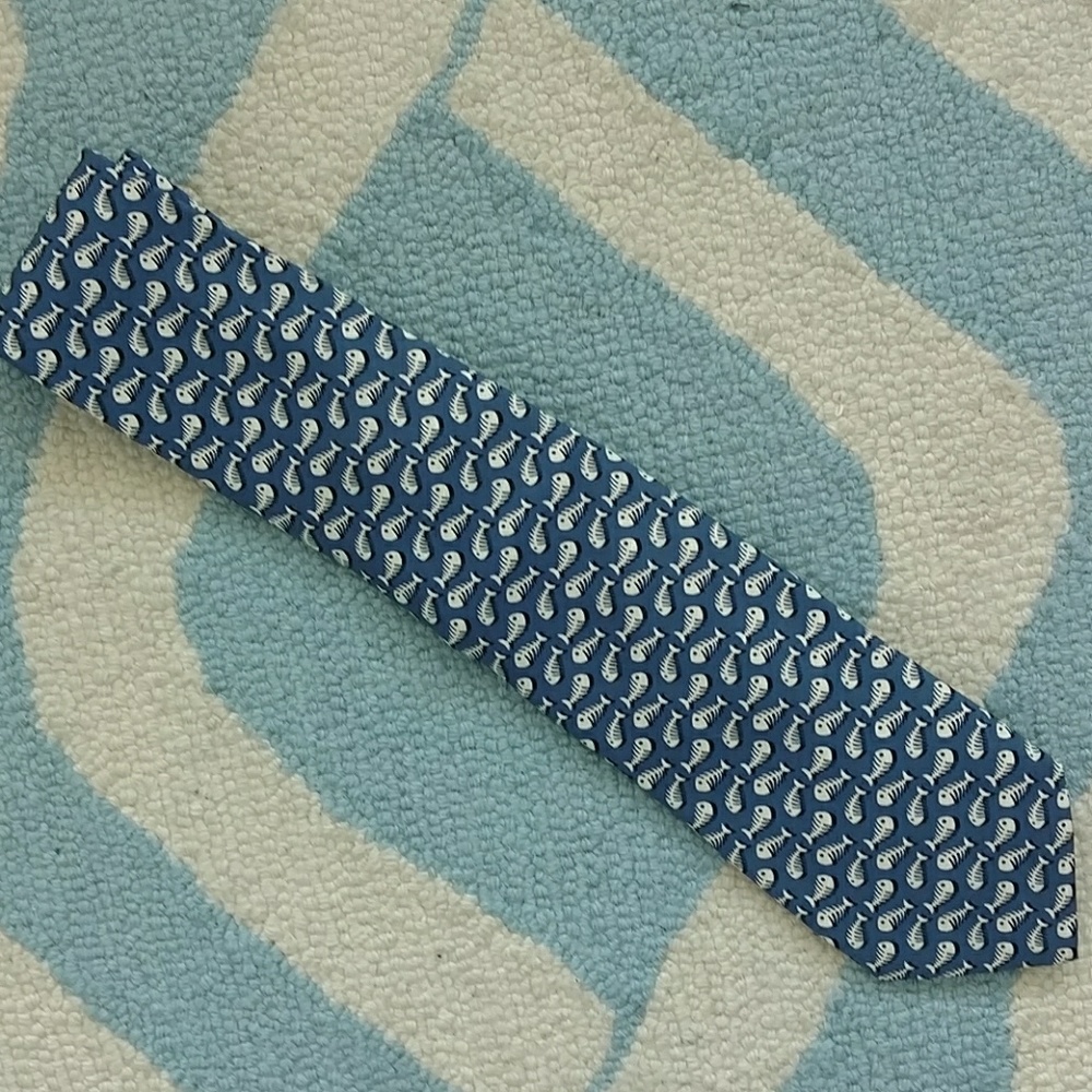 Vineyard Vines Fish Bone Tie